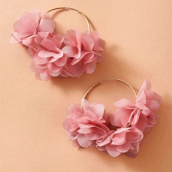 Gold tone boho Hoop Earrings Pink Flower Petals lightweight feminine 💖2/$30 - Picture 4 of 11